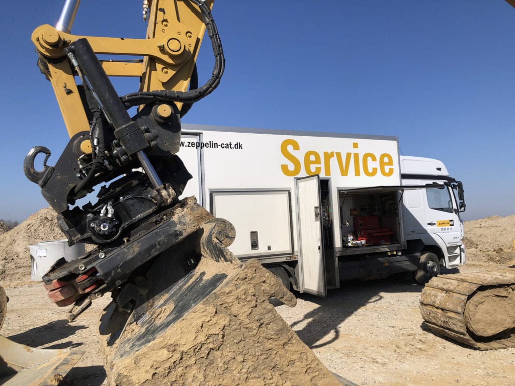 Cat 323 gravemaskine med Cats Tilt Rotator System