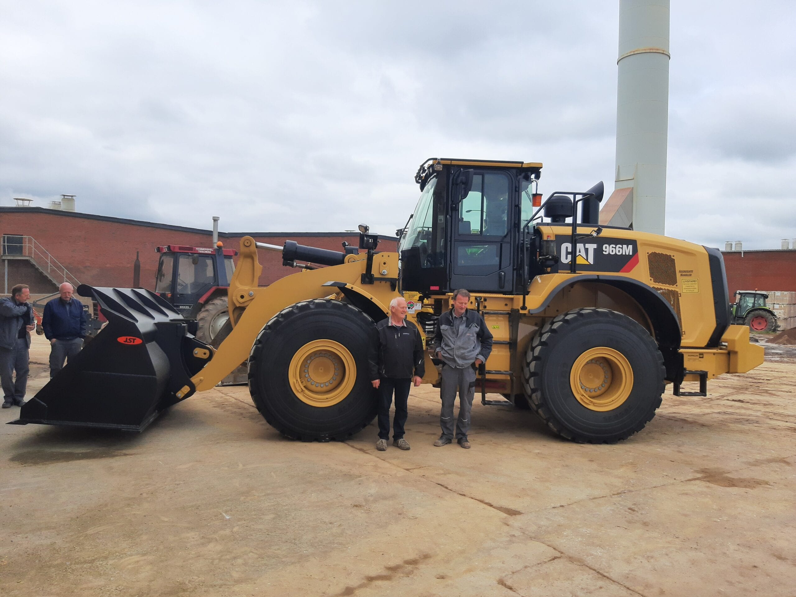 Cat-966M-gummihjulslaesser-klar-hos-Randers-Tegl-scaled