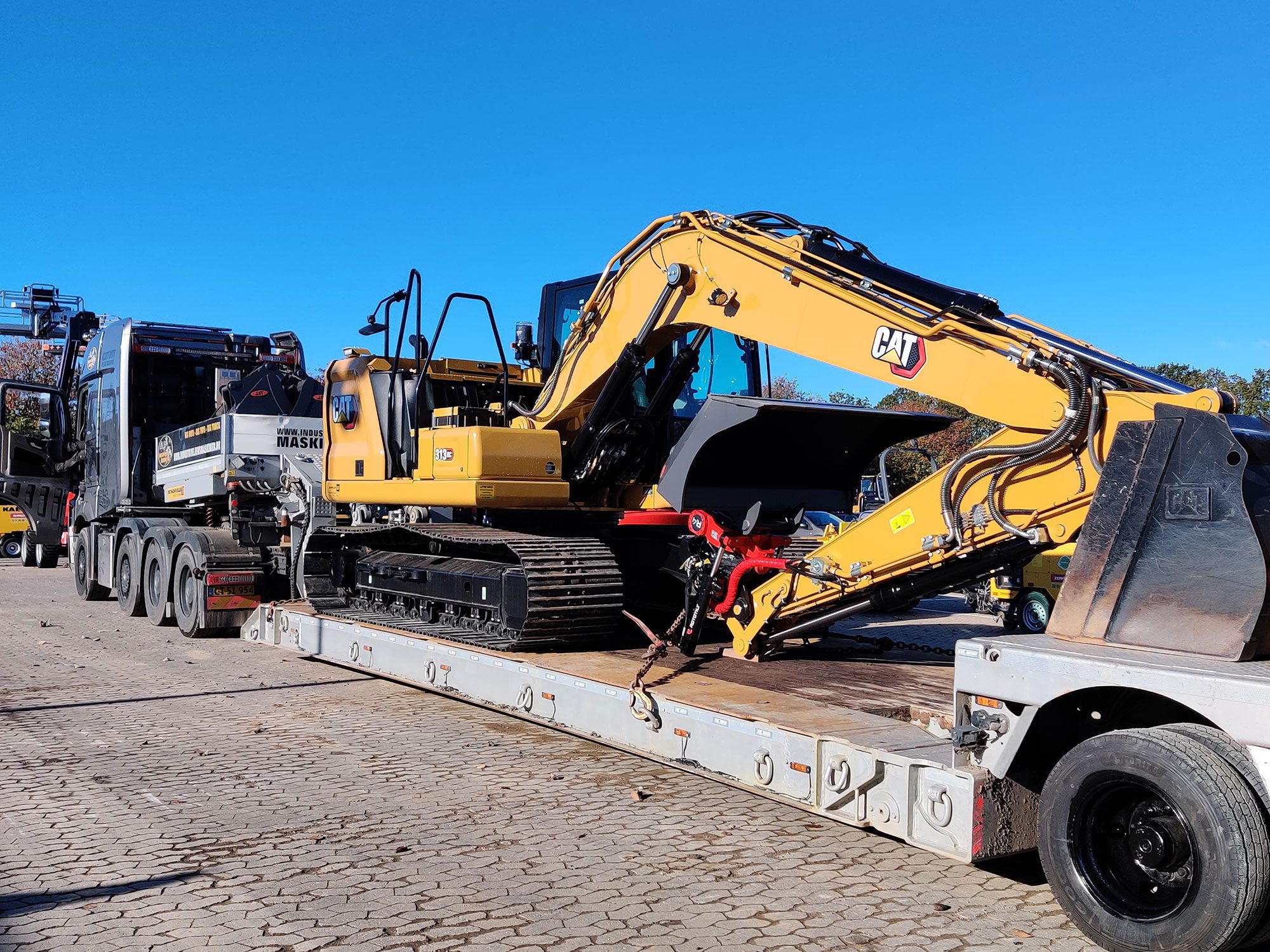 Cat-maskiner-til-Industrivejens-Maskiner