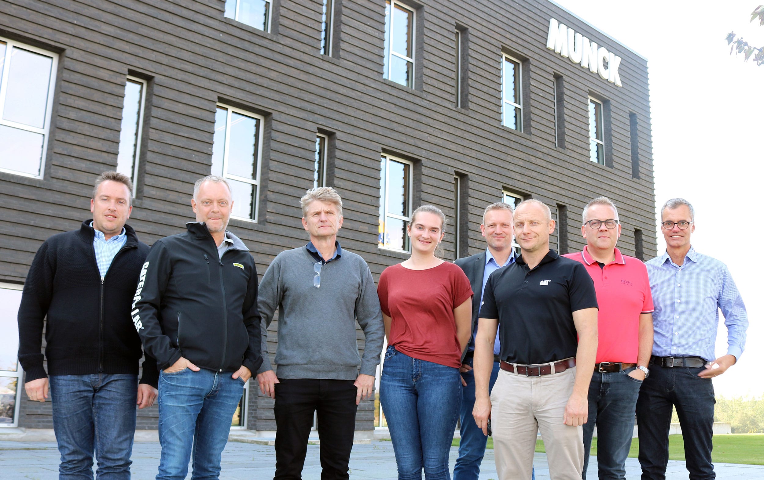 Dele-af-Munck-og-Pon-Equipment-holdet-der-staar-bag-lufthavnsprojektet-i-Groenland