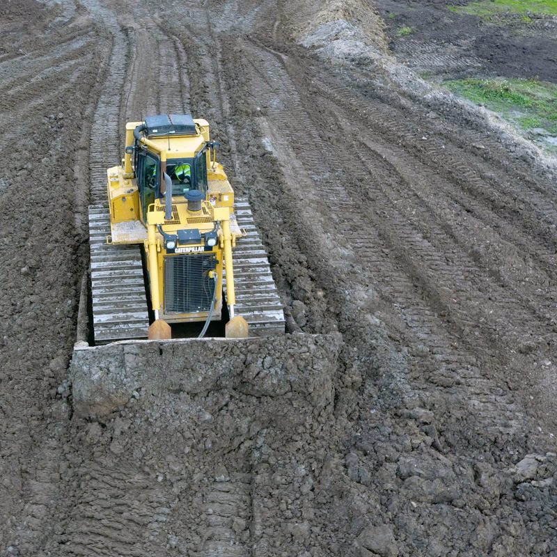 Fire-arbejdsdage-senrere-er-dozeren-ude-at-koere-igen