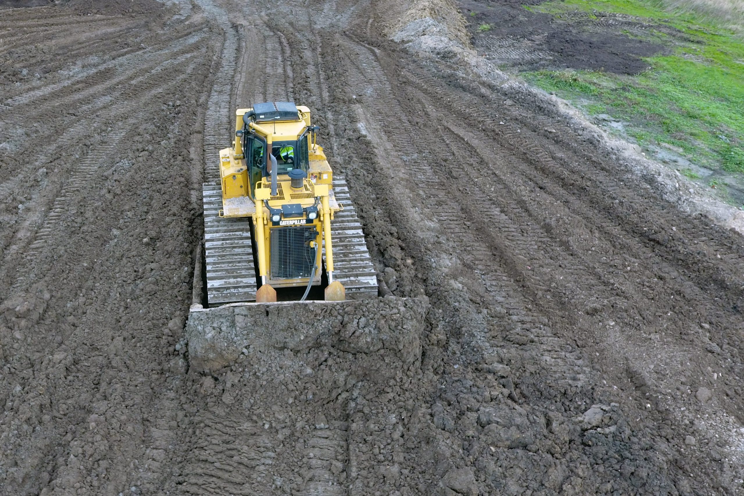 Fire-arbejdsdage-senrere-er-dozeren-ude-at-koere-igen