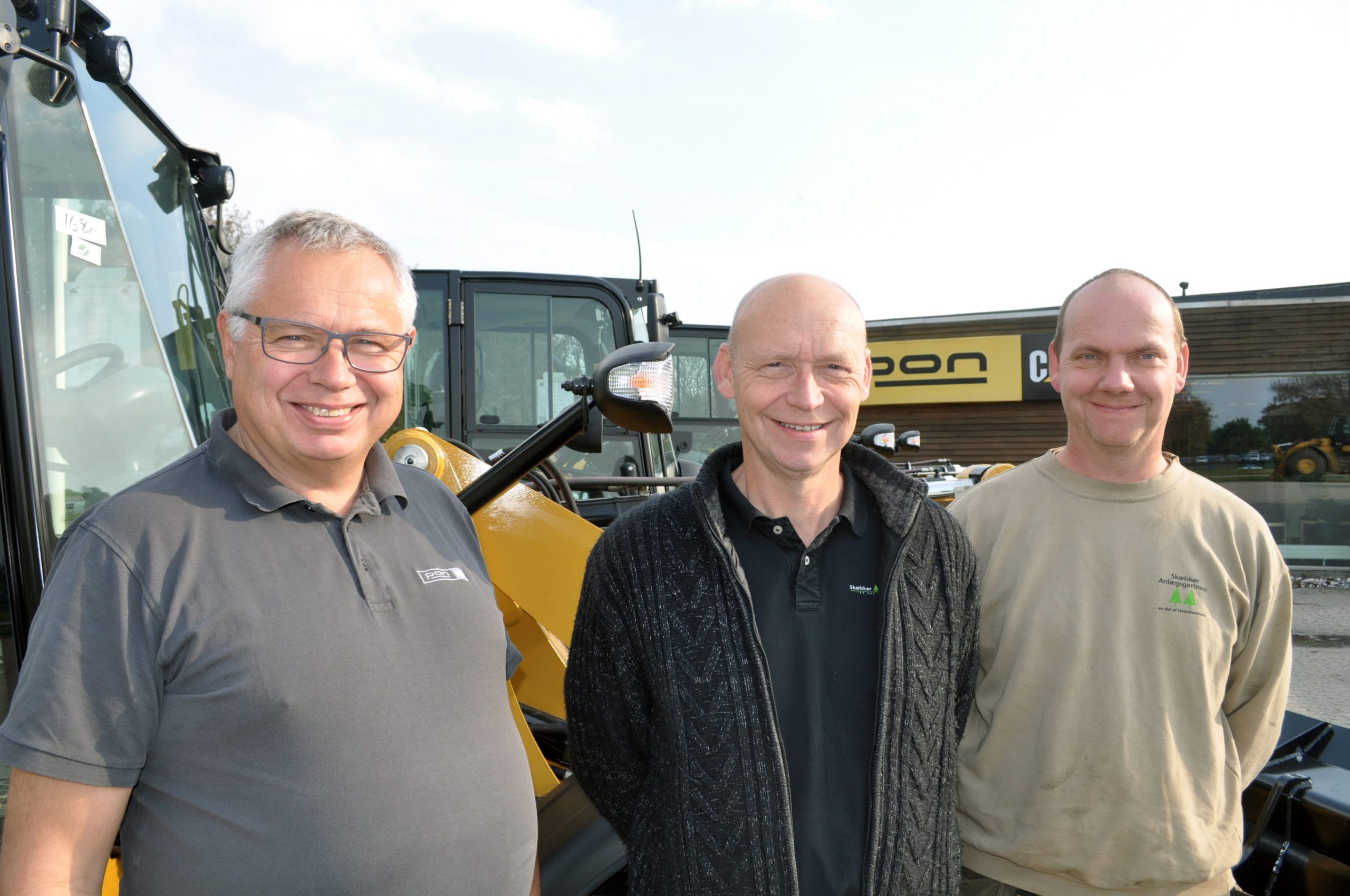Fra-venstre-salgskonsulent-Jens-Andersen-Pon-Equipment-projektleder-Carsten-Roermand-og-formand-Jesper-Soerensen-Skaelskoer-Anlaegsgartnere