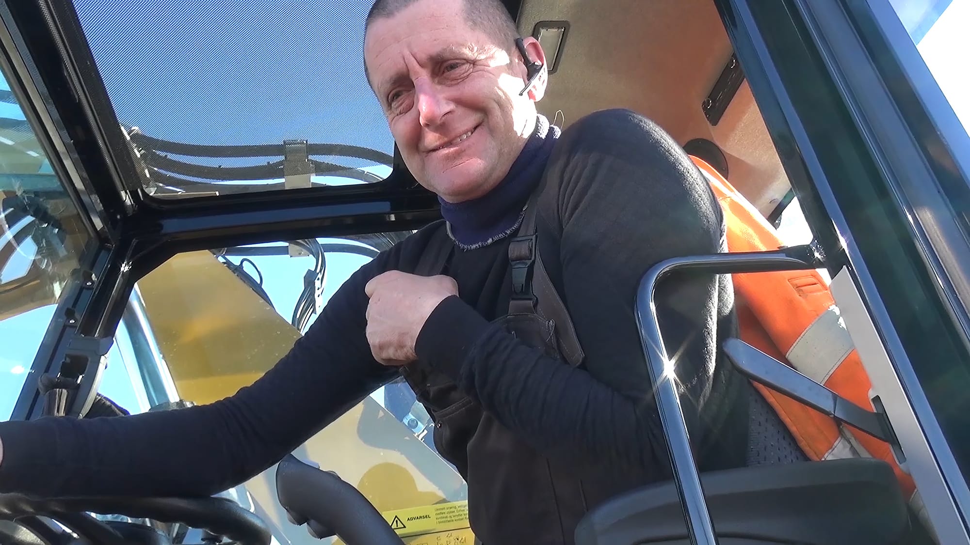 Maskinfoerer-Jesper-Kragelund-i-sin-Cat-M318-gravemaskine