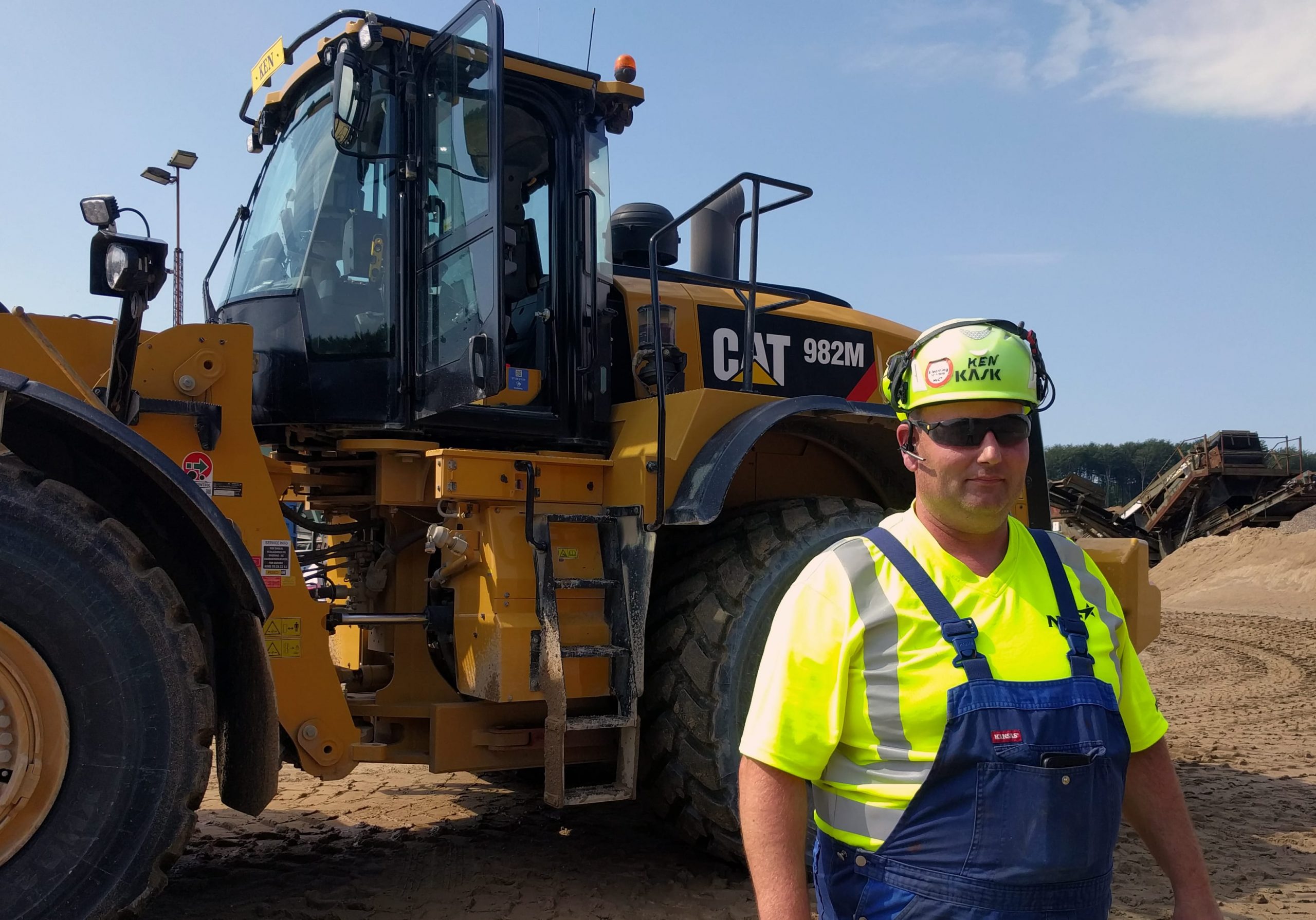 Maskinfoerer-Ken-Christensen-holder-en-kort-pause-til-aere-for-fotografen